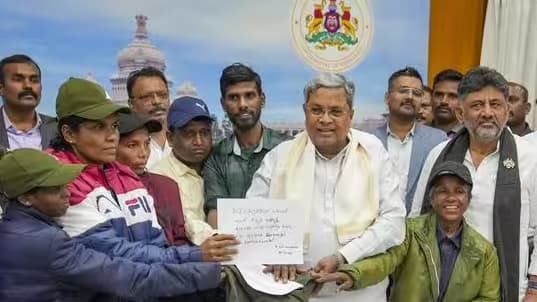 Delhi police bomb threat