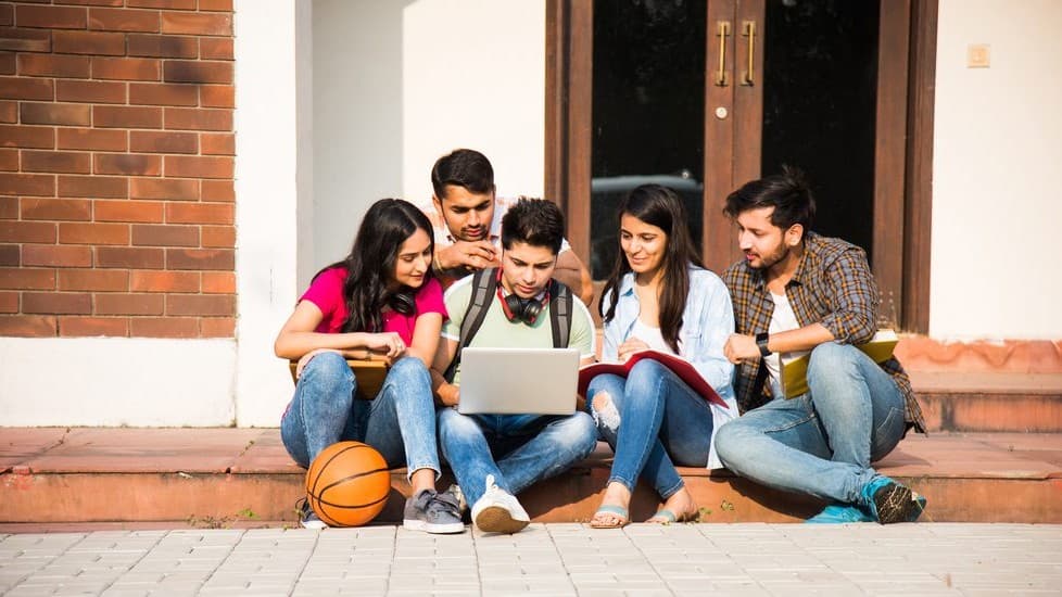 Australia suspends new overseas student course registrations over integrity concerns