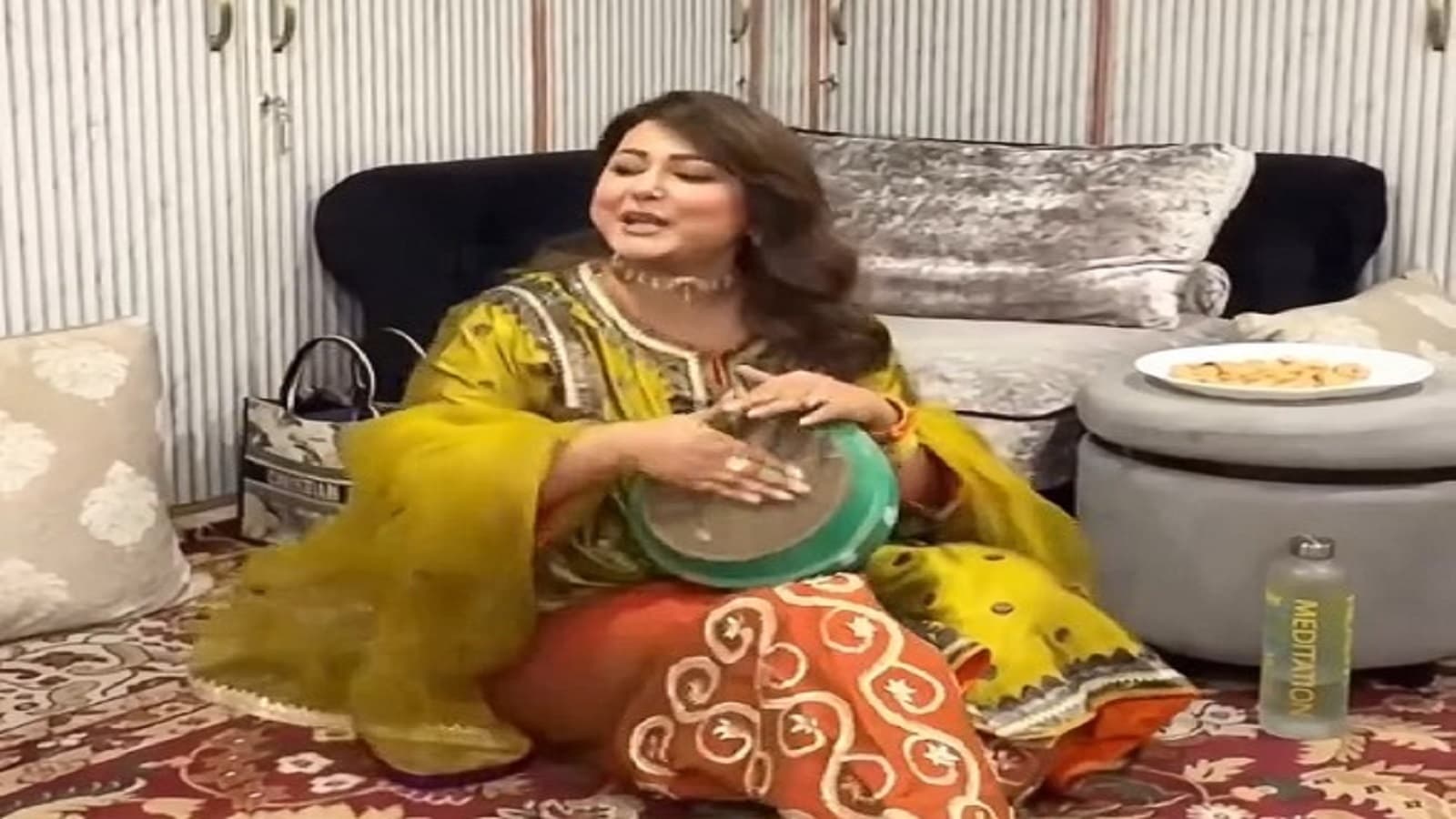 Hina Khan turns ‘Kashmir Ki Kali’ at sister’s pre-wedding celebrations
