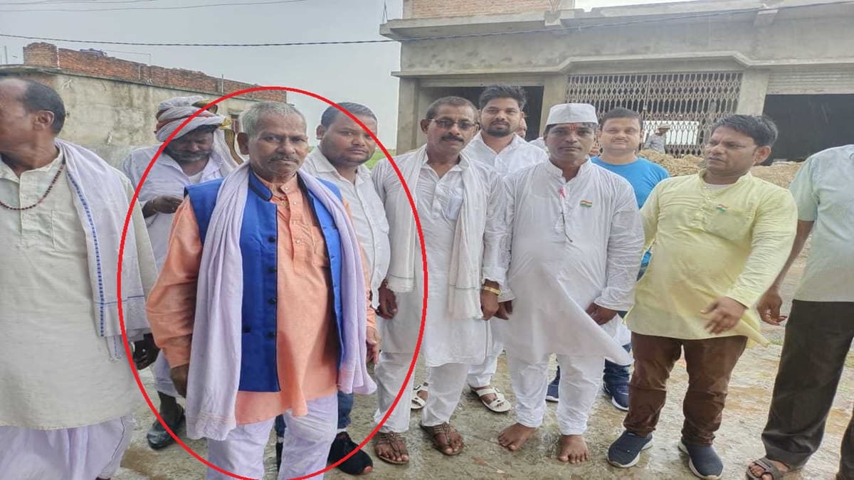 The man in the red circle is Mukesh Sahni's father -- FILE image.