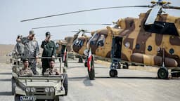 Senior Iranian military officials inspect helicopters as the IRGC tightens its grip over defence and diplomatic decision-making | Image source: Reuters