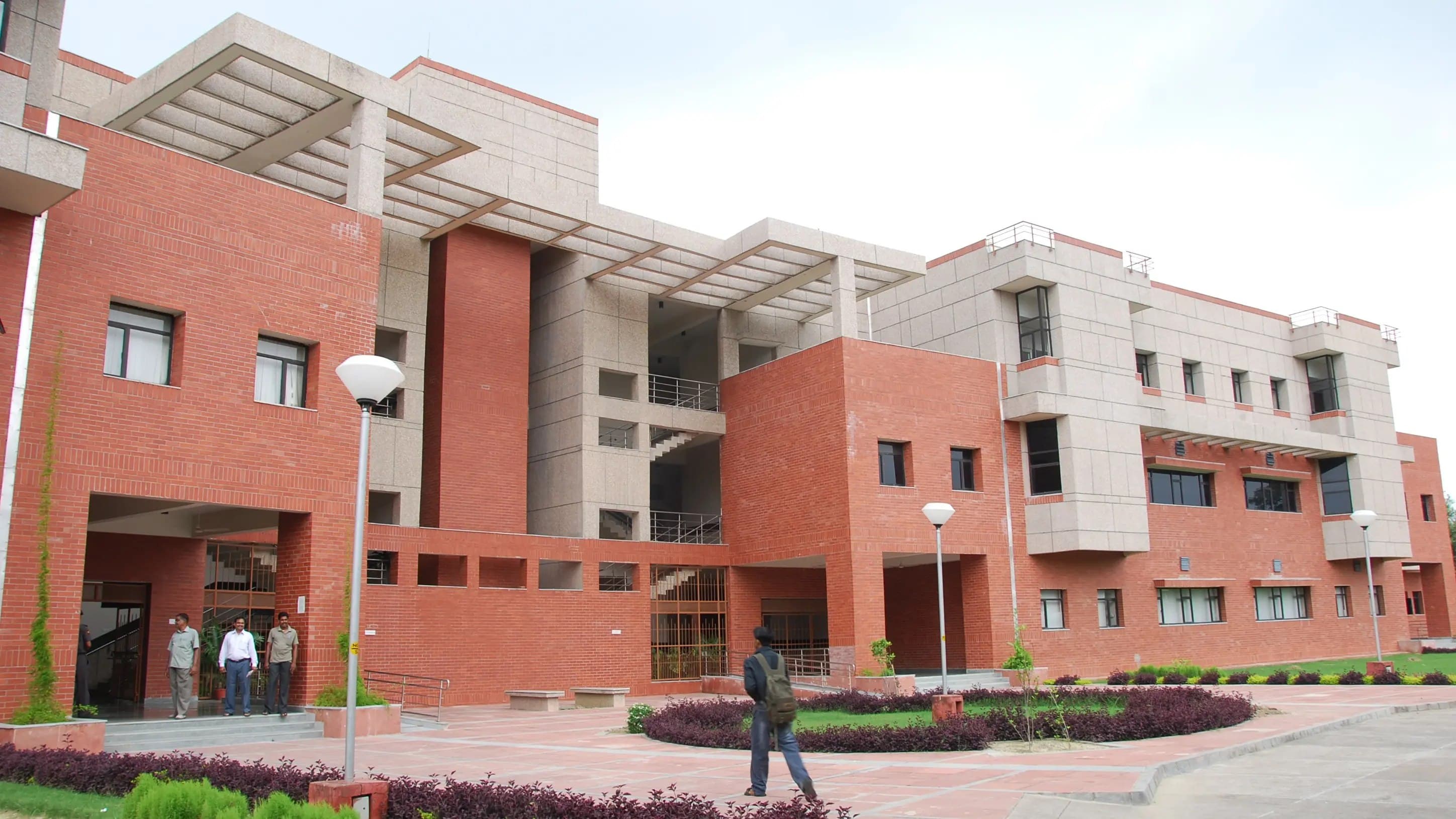 IIT Kanpur launches four new online MTech programs for 2026 admissions