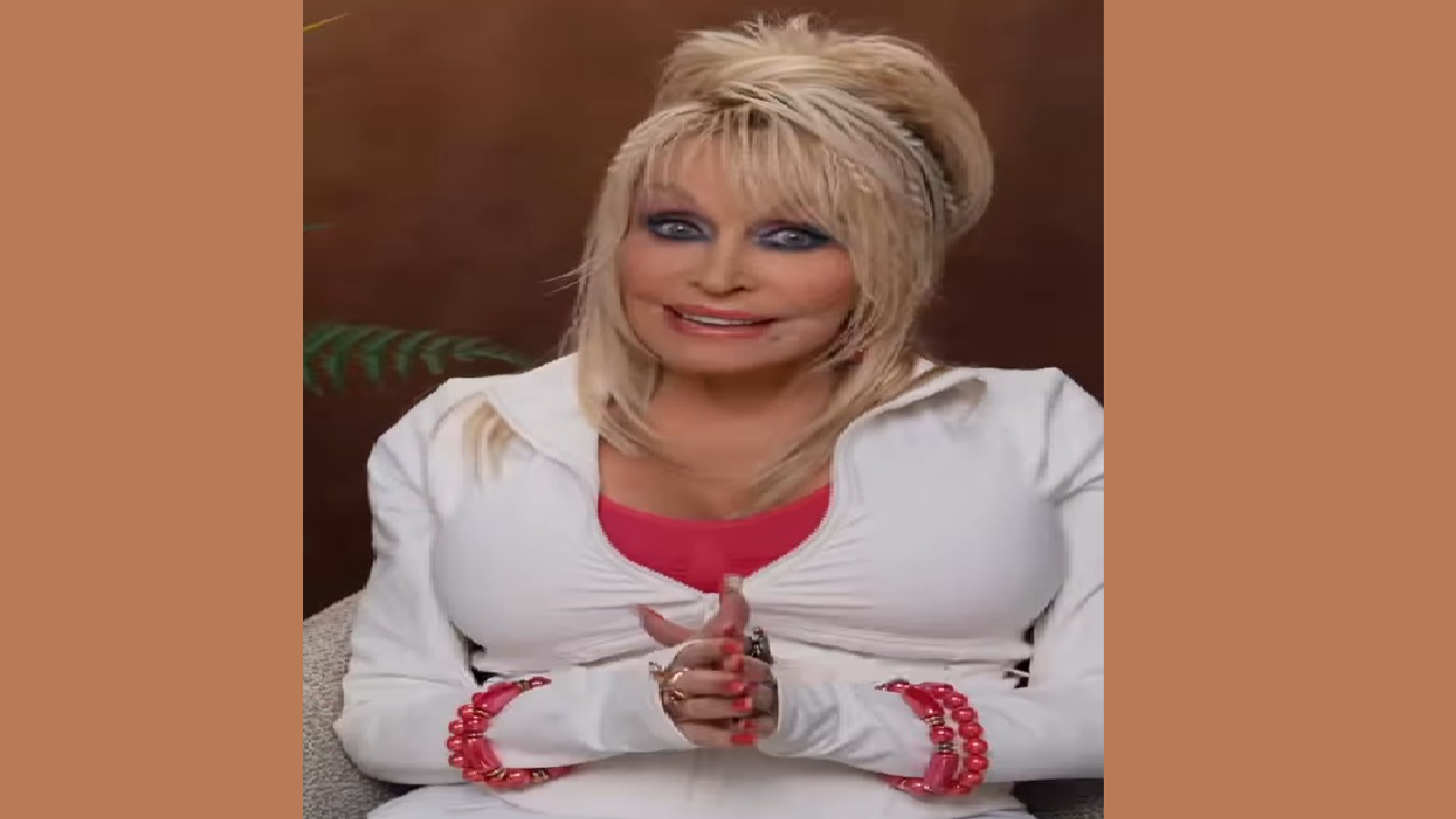 Priyanka Chopra, Kareena Kapoor Pay Heartfelt Tributes to Legendary Singer Dolly Parton
