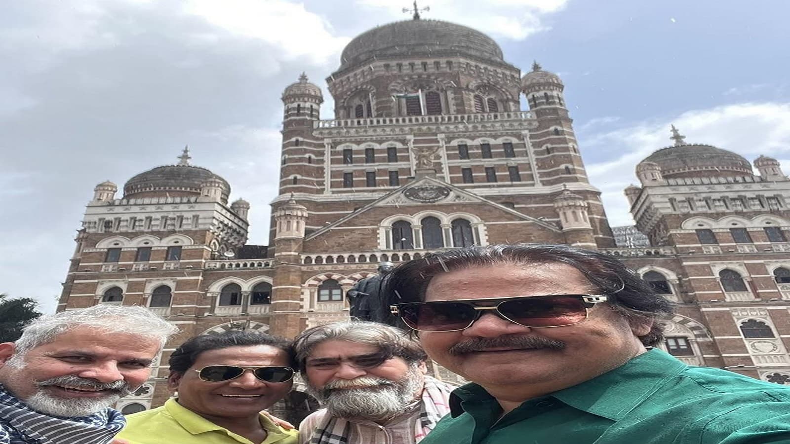 Akhilendra Mishra Shares ‘Lagaan’ Team Reunion Picture from Mumbai’s CST Station