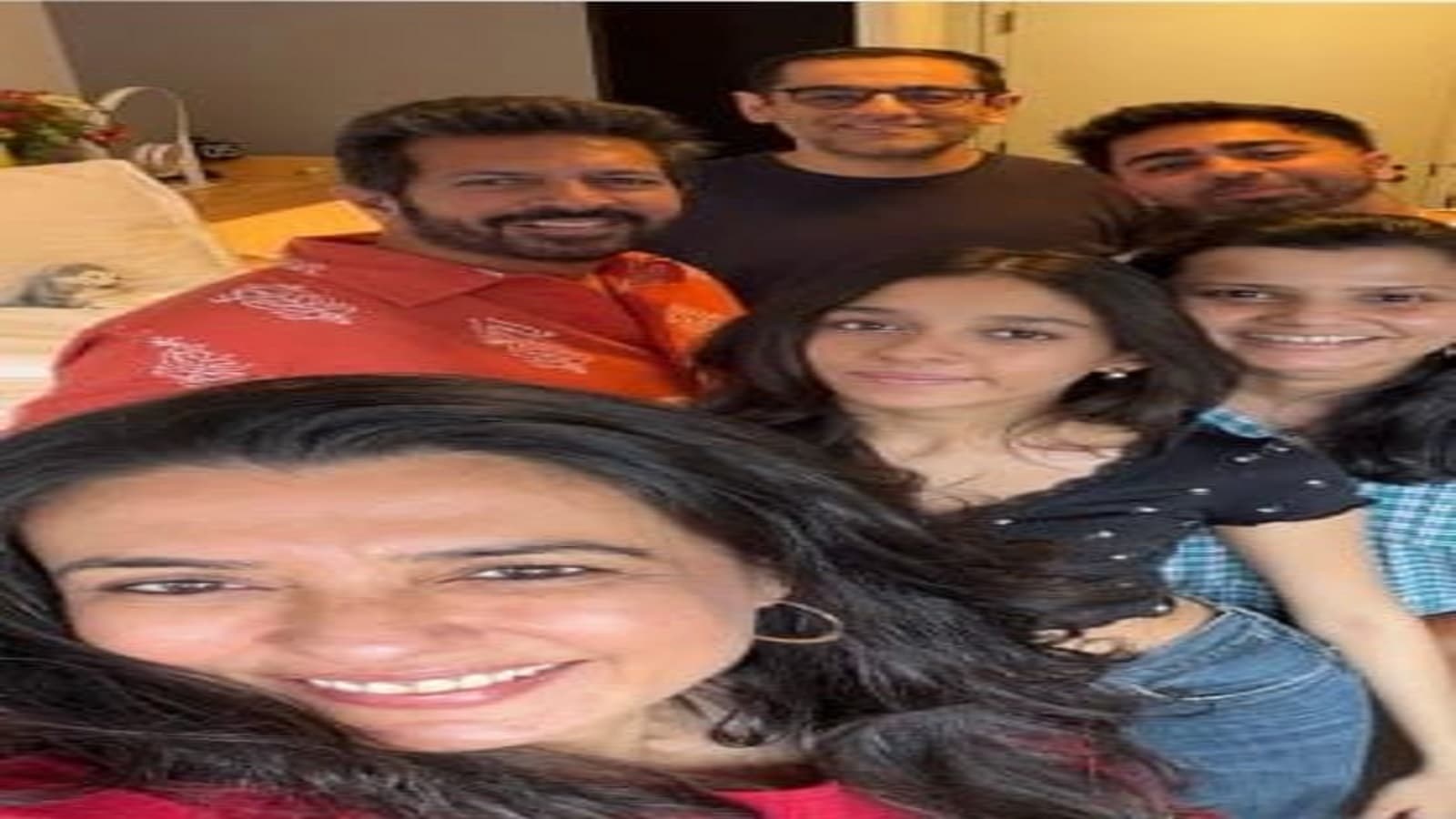 Mini Mathur, Kabir Khan help daughter Sairah move into college