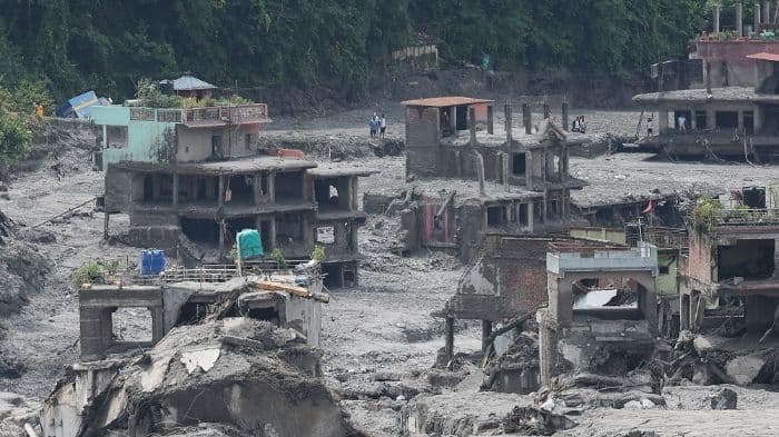 Nepal flood death toll crosses 1,000, nearly 4,000 remain out of contact