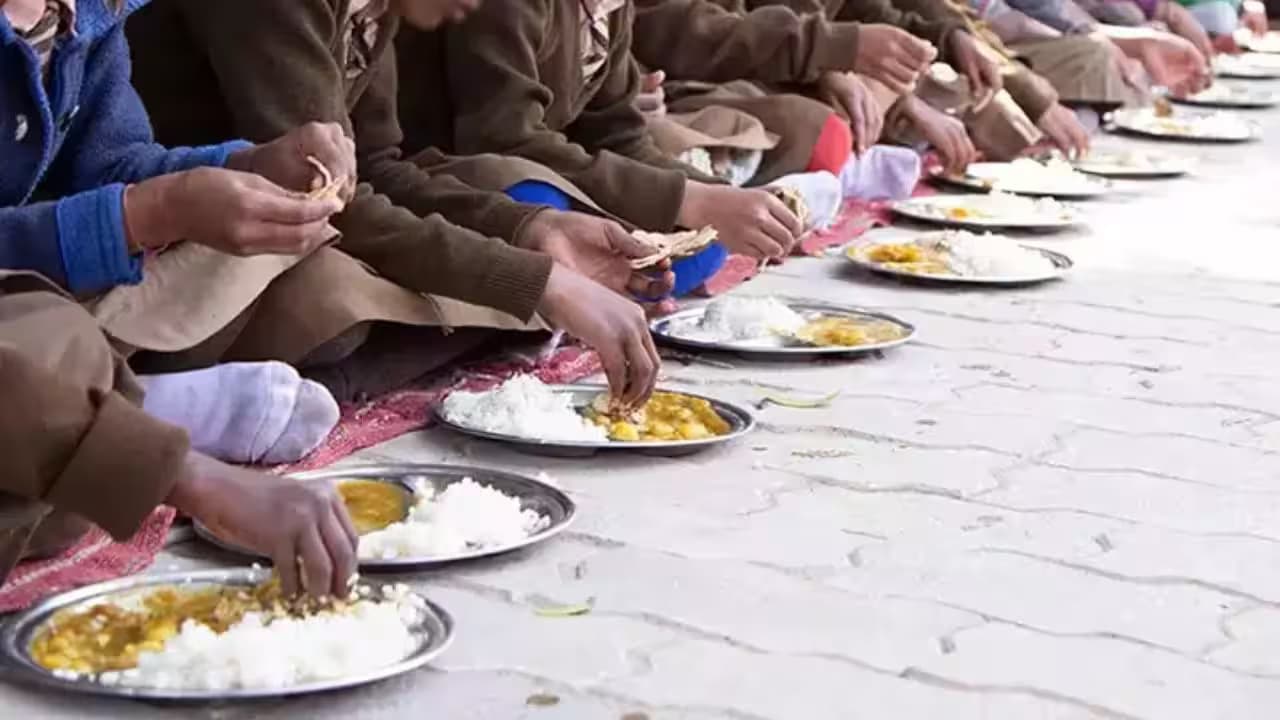 Students hospitalized after lizard allegedly found in school meal in Maharashtra's Chandrapur