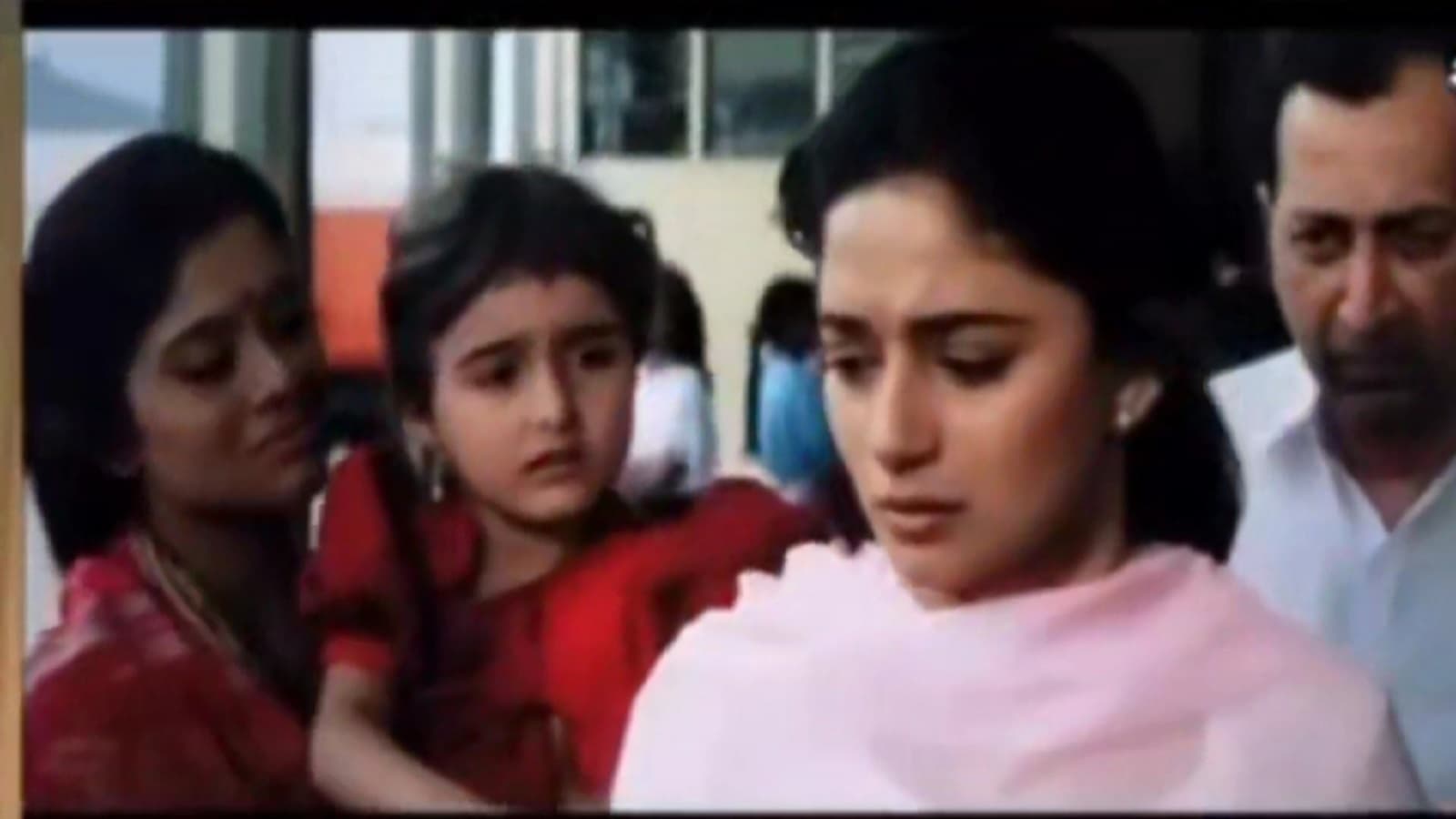 ‘Anjaam’ Actress Gazala Salmin Recalls Shah Rukh Khan: ‘He Used to Hug Me Whenever He Came on Sets’