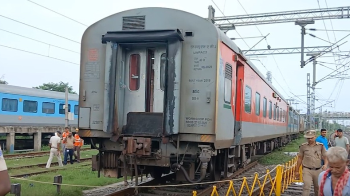 Three coaches of Mahananda Express derail near Arrah in Bihar