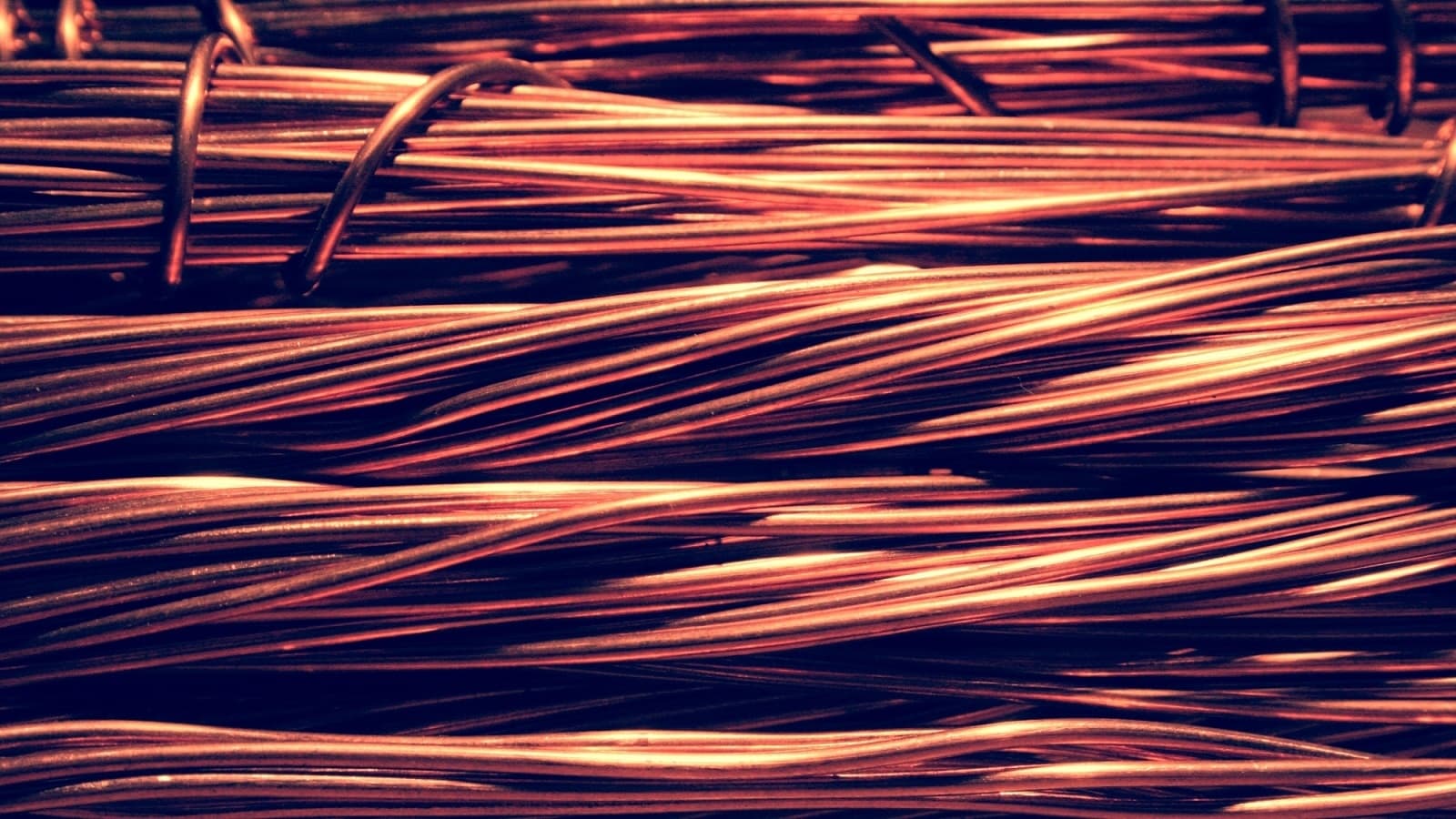 Copper Hits Record High Above $14,500 on US Tariff Fears
