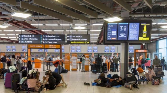 UK air traffic control failure triggers over 1,000 flight cancellations