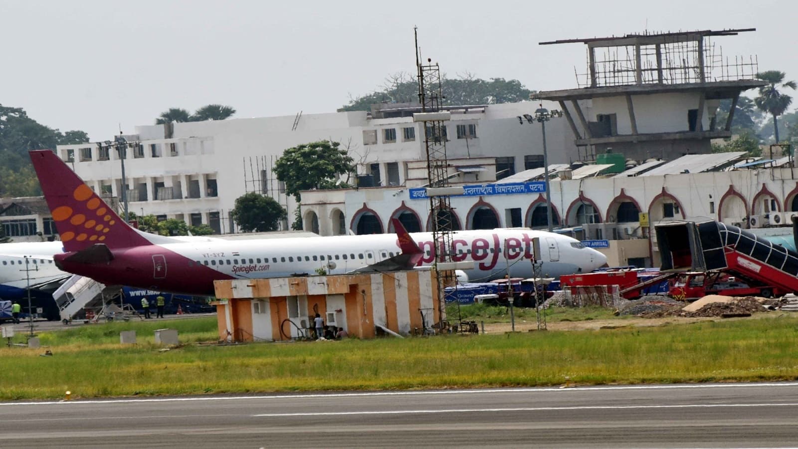 Domestic Air Traffic Falls 6.34% in August; IndiGo, SpiceJet Lose Market Share