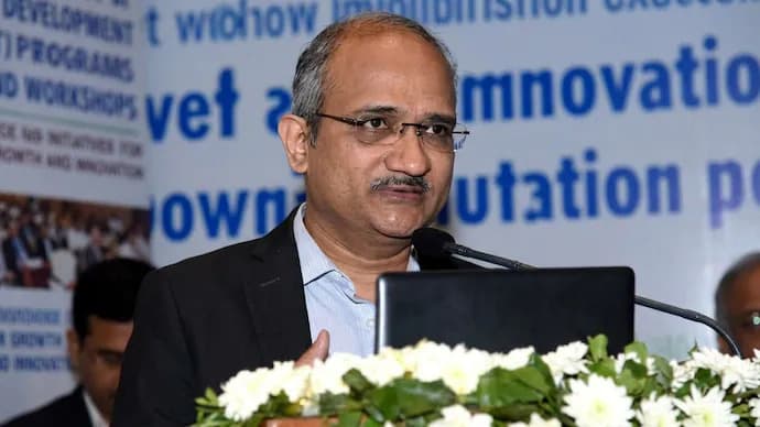 Former IIT Delhi director suggests 5-year BTech programs with flexible degree completion
