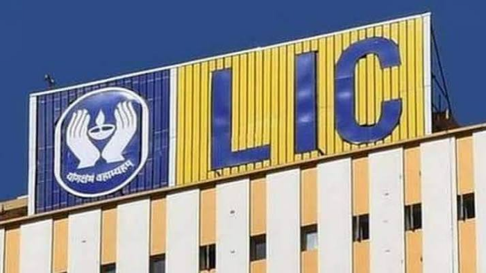 Consumer Commission Holds LIC and UCO Bank Liable for Surrendering Insurance Policies Without Consent