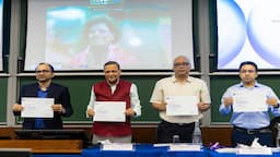 IIM Ahmedabad campus announcing admissions to the blended MBA in Business Analytics and Artificial Intelligence.