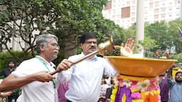 Participants in SRMIST ROM 2026 Physio Run promoting awareness for a drug-free India at the Kattankulathur campus.